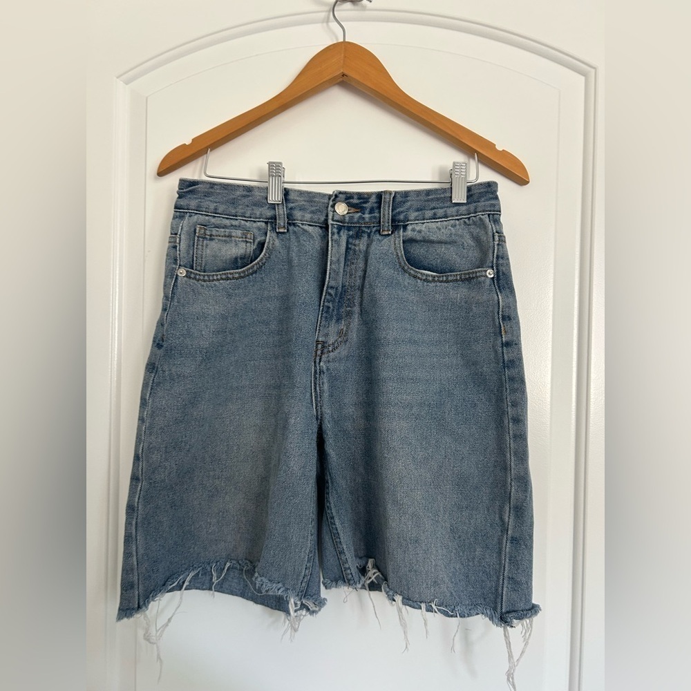 Pretty little thing PLT denim distressed jean shorts size 10